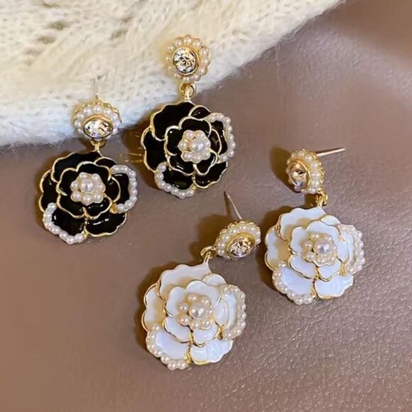 🔅🆕🔅Elegant Classy Camellia Flower Pearl Earrings✨available in Black & Cream✨ - Picture 4 of 13